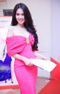 Đầm dự tiệc sang trọng Ngọc Trinh